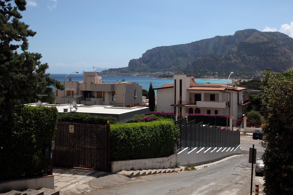 Halley House Mondello Eksteriør billede